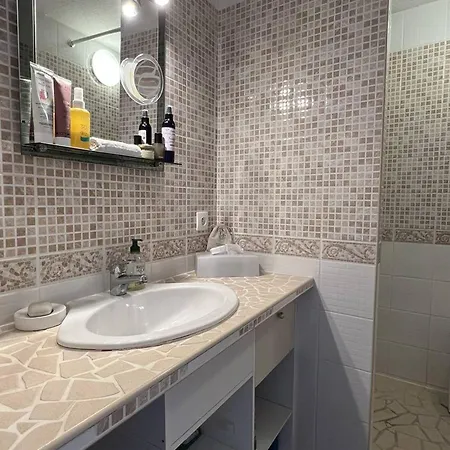 T3 Climatisee Avec Wifi, Proche Plage, 5 Pers - Fr-1-81-620 Villa *